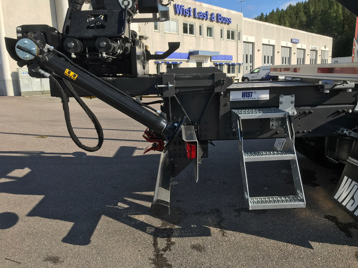 Cranes for Volvo rental fleet